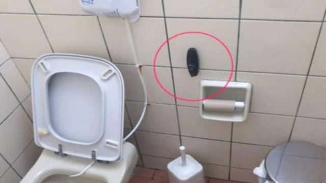 Κρυφή κάμερα κατέγραφε ανυποψίαστους θαμώνες ταβέρνας στην τουαλέτα – Σοκάρει η αντίδρασή τους όταν έμαθαν την αλήθεια