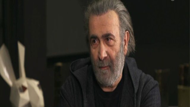«Συνήθως οι ηλίθιοι παρεξηγούνται! “Ανάπηρος” και “ευνουχισμένος”…» – “Μαινόμενος ταύρος” ο Λάκης Λαζόπουλος