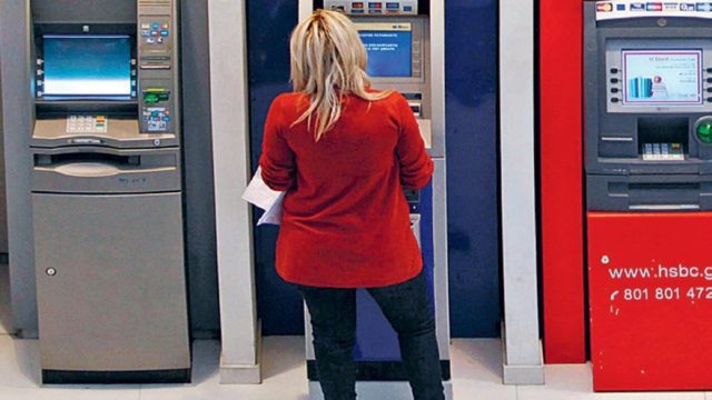 «Λουκέτο» στα ΑΤΜ της χώρας: Οριστική απόφαση για τις τράπεζες – Θα κατεβάζουμε χρήματα από…
