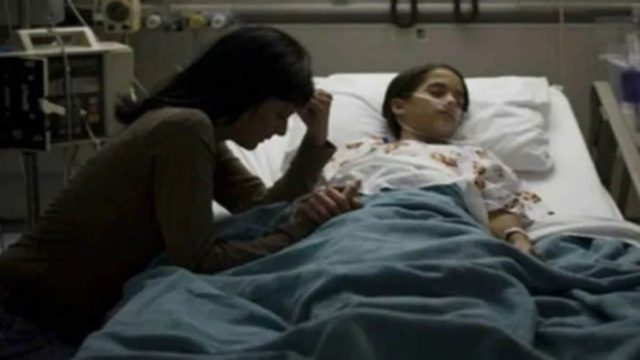 Μια μητέρα νόμιζε ότι έχασε τον γιο της – Όταν ανακάλυψε ένα διπλωμένο χαρτί σε μια τσέπη από τα παντελόνια του έμεινε “κάγκελο”