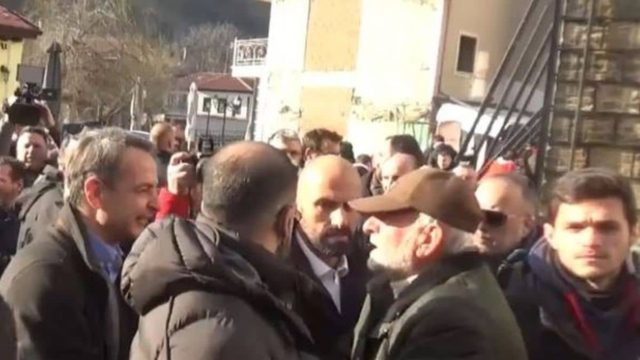 Παππούς αποθέωσε τον Κυριάκο Μητσοτάκη στην Φλώρινα: «Έχουμε πρωθυπουργό τον Ρονάλντο»