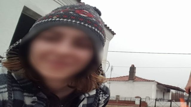 Θρίλερ στον Έβρο: «Αποκλείεται να αυτοκτόνησε! Έστειλε μήνυμα σε μια άλλη κοπέλα και της είπε θα..» – Μυστήριο θανάτου με την 28χρονη που βρέθηκε μαχαιρωμένη στο στήθος (Video)