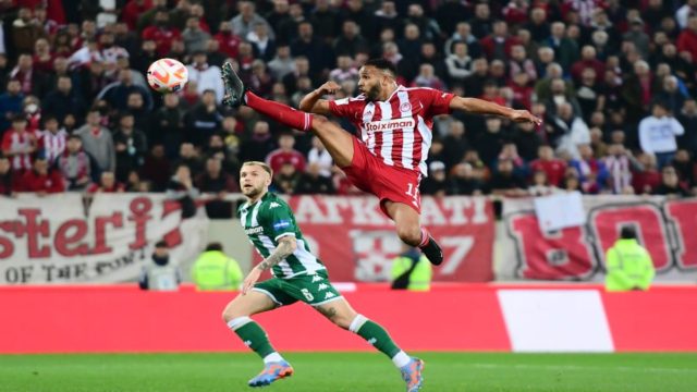 Super League: Ισόπαλοι Ολυμπιακός και Παναθηναϊκός σε φινάλε «θρίλερ» – Παρέμειναν στην κορυφή οι «πράσινοι» (videos)