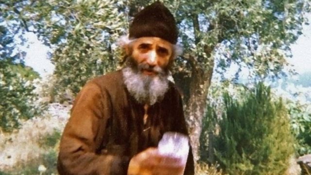 Προφητεία του Αγίου Παϊσίου δίνει το τελειωτικό χτύπημα: «Θα πάρει σκούπα ο Θεός…»
