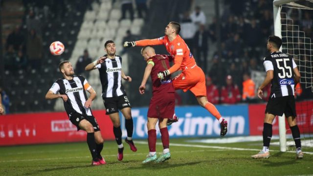 ΠΑΟΚ – ΑΕΚ 2-0: Έβαλε και πάλι φωτιά στη μάχη του τίτλου