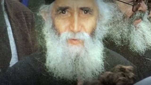 Αβάσταχτη προφητεία του Αγίου Παϊσίου: «Θα καταντήσεις ένας αριθμός, θα σε αναγκάσουν…»