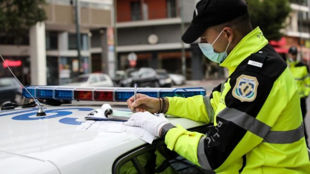 Το έχουμε κάνει όλοι έστω μια φορά: «Χαστούκι» με πρόστιμο 350 ευρώ και τέλος το δίπλωμα οδήγησης για αυτή την παράβαση!