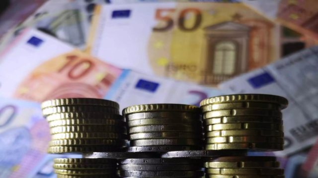 Ρύθμιση χρεών στην εφορία: Στο τραπέζι η επαναφορά των 100-120 δόσεων – Ποιους θα αφορούν (Video)