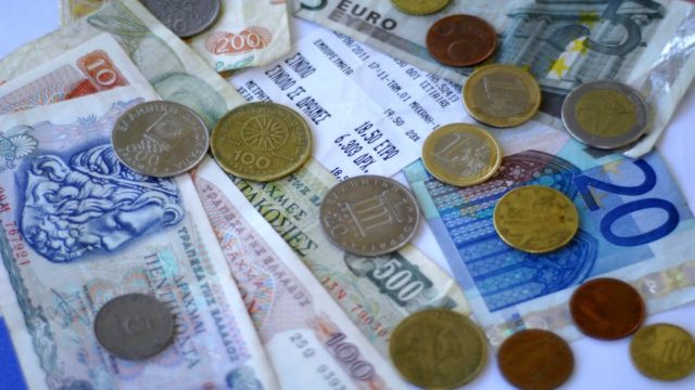 «Γιγαντιαία» απάτη με Δραχμές και πλαστά 500άρικα – Τεράστια προσοχή!