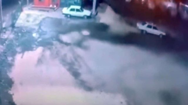 Βίντεο σοκ από την στιγμή που «χτυπά» ο φονικός σεισμός στην Τουρκία! Αναπηδά το έδαφος