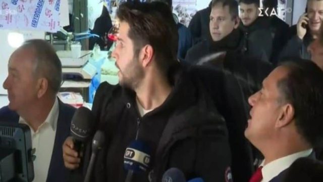 Πολίτης τσακώθηκε με τον Άδωνι στην Βαρβάκειο γιατί του έκλεισαν τον δρόμο: «Αφήστε με να περάσω ρε»