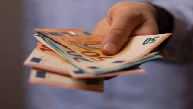Φωτιά στις Συντάξεις: Ποιοι θα πάρουν επιπλέον 300 ευρώ;