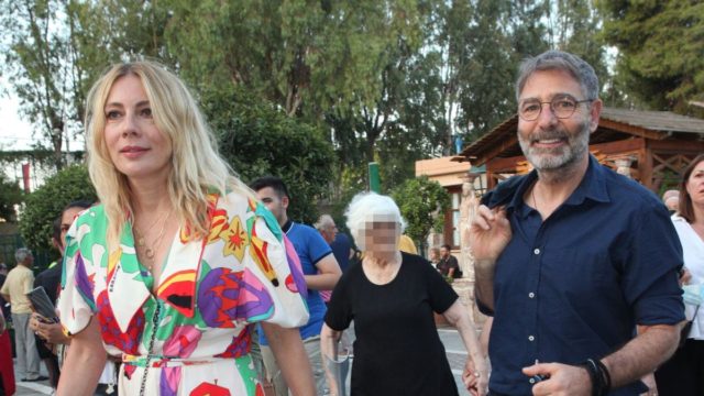 Κόλαφος ο Θοδωρής Αθερίδης: «Με τη Σμαράγδα Καρύδη συζούμε, αλλά…»
