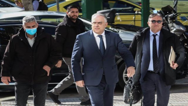 Θεοδωρικάκος: Κατέθεσε μήνυση στον Άρειο Πάγο – «Θα τους πάω μέχρι τέλους, για την υπόληψη του γιου και της οικογένειάς μου»