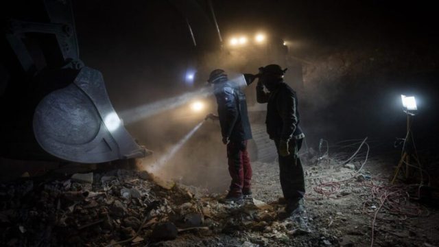 Σεισμός στην Τουρκία: Δύο νεκροί από τις νέες δονήσεις – «Μετασεισμοί μπορεί να ξεπεράσουν τα 6 Ρίχτερ» (Video)