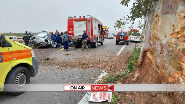 Θανατηφόρο τροχαίο στο Μεσολόγγι: Νεκρός ο οδηγός του οχήματος – Το ΙΧ καρφώθηκε σε δέντρο (photos)