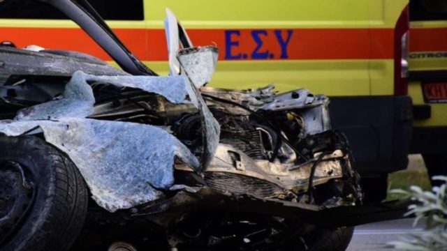 Τραγικό τροχαίο στην Αρτέμιδα: ΙΧ καρφώθηκε σε δένδρο – Χωρίς τις αισθήσεις του ανασύρθηκε ο οδηγός!
