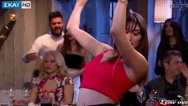 “Εγκεφαλικό” για τον Σπύρο Παπαδόπουλο: Η Ευαγγελία Πλατανιώτη χόρεψε το πιο αισθησιακό τσιφτετέλι και άναψε φωτιές! (Video)