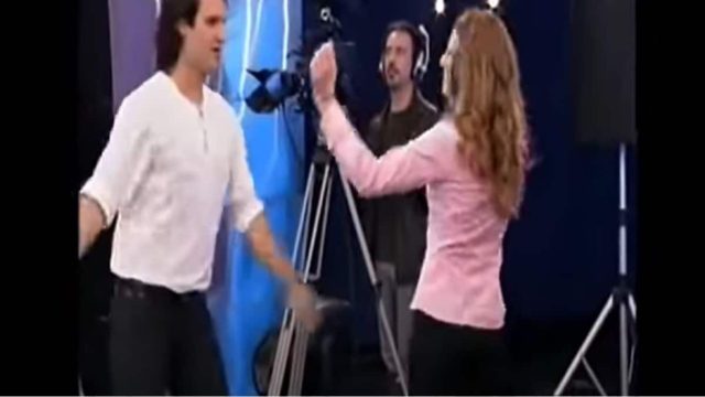 Μετά την ελληνική τηλεόραση «τρέλανε» και το Youtube – Το τσιφτετέλι Ελληνίδας θεάς που άφησε άπαντες άφωνους!