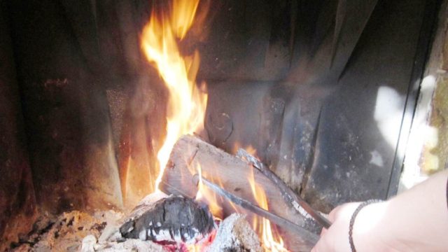 Τζάκι που “καπνίζει”; Σας έχουμε τη λύση…