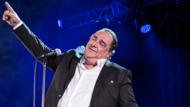 Κροίσος ο Βασίλης Καρράς: Το πολυτελές εξοχικό, το κτήμα στην Καβάλα και τα 20 αυτοκίνητα – Αυτή είναι η συνολική του περιουσία (photo)