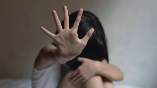 Φρίκη στη Βοιωτία: Τρεις ανήλικοι μαθητές βίασαν διαδοχικά 13χρονη! «Ο ένας την ακινητοποίησε και οι άλλοι…» – Οι λεπτομέρειες της σοκαριστικής υπόθεσης (Video)