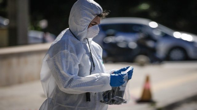 Συναγερμός στην Πανεπιστημίου για ύποπτη βαλίτσα – Στο σημείο η αστυνομία