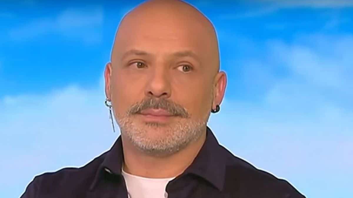 «Τριγμός» από τον Νίκο Μουτσινά – «Κάπως θα μετακινηθεί ο εγκέφαλος…»