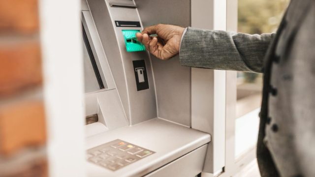 Αναδρομικά… χαμόγελα για τις συντάξεις – Ποιοι πάνε άμεσα στο ΑΤΜ