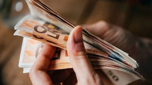 Οικονομική «όαση» για χιλιάδες πολίτες – Νέο επίδομα 400 ευρώ