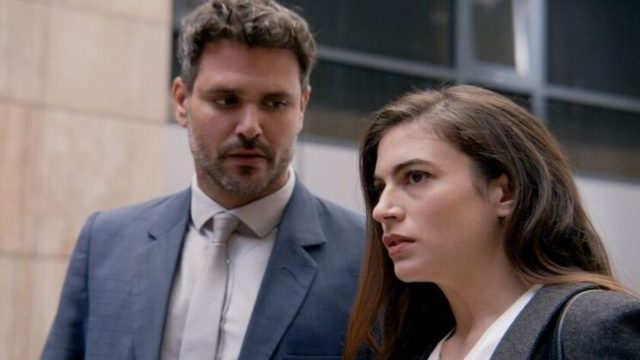 Παγιδευμένοι: Η Άννα «σπαράζει» στην αγκαλιά του Δημήτρη