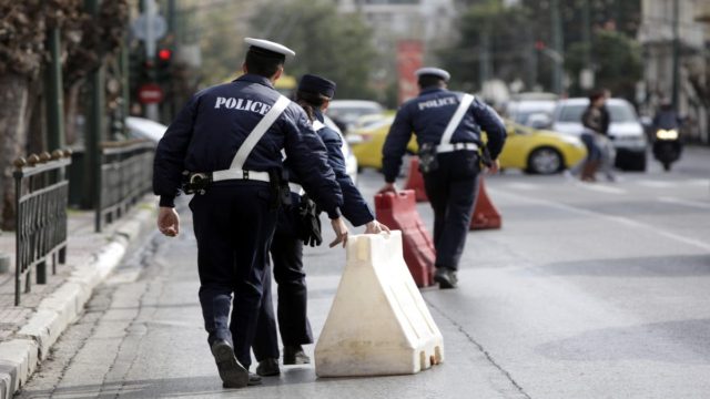 25η Μαρτίου: Κυκλοφοριακές ρυθμίσεις για μαθητική και στρατιωτική παρέλαση! Ποιοι δρόμοι θα κλείσουν – Τι ισχύει για σήμερα Παρασκευή (24/3) και αύριο Σάββατο (25/3)
