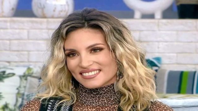 Συγκίνηση με την Αθηνά Οικονομάκου – «Όλη μου η ζωή, εσείς…»