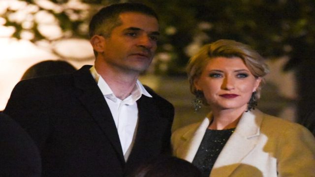 Ποιά Σία Κοσιώνη; Με άλλη γυναίκα στο πλευρό παρακολούθησε την παρέλαση ο Κώστας Μπακογιάννης