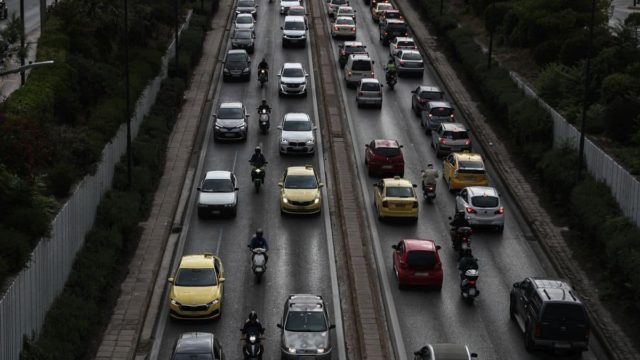 Κόλαση στους δρόμους της Αθήνας: Μποτιλιάρισμα 11,5 χιλιομέτρων στην Κηφισού! Καραμπόλα τεσσάρων αυτοκινήτων
