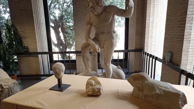 Γλυπτά του Παρθενώνα: Το Βατικανό παρέδωσε στην Ελλάδα τρία θραύσματα