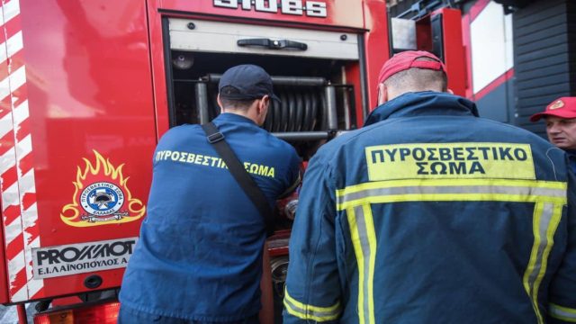 Φωτιά σε διαμέρισμα στη Νίκαια – Απεγκλωβίστηκε μία γυναίκα