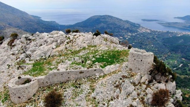 Το ελληνικό νησί με το «Κάστρο της Γριάς» και τον μύθο που μεταφέρεται από στόμα σε στόμα