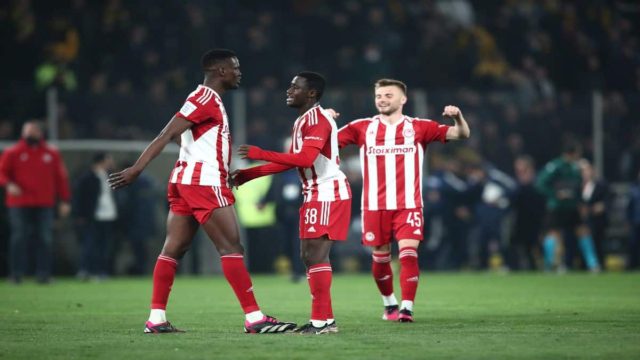 Super League / ΑΕΚ – Ολυμπιακός: Θρίαμβος για τους ερυθρόλευκους στην Opap Arena με τριάρα