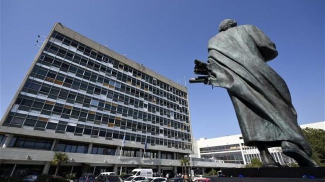 Τραγωδία στα Τέμπη: «Πρώτη φορά βλέπω τόση βαριά ατμόσφαιρα στο πανεπιστήμιο – Θρηνούμε και πενθούμε τους φοιτητές μας» – «Λύγισε» ο πρύτανης του ΑΠΘ (Video)