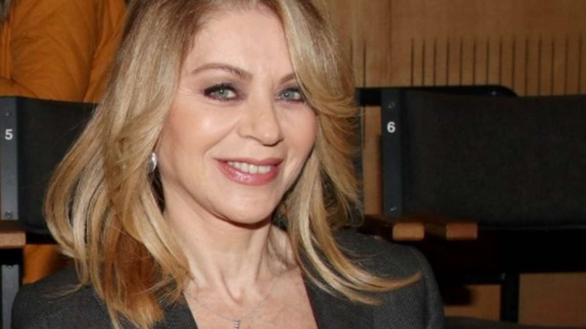 Δε «μάσησε» τα λόγια της η Έλλη Στάη: «Μου αρέσει πολύ η δύναμη στους άντρες, οι ερωτικές σχέσεις είναι…»