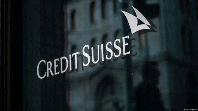 Σανίδα σωτηρίας για την Credit Suisse: Πρόταση 1 δισ. δολαρίων για την εξαγορά της από τη μεγαλύτερη ελβετική τράπεζα
