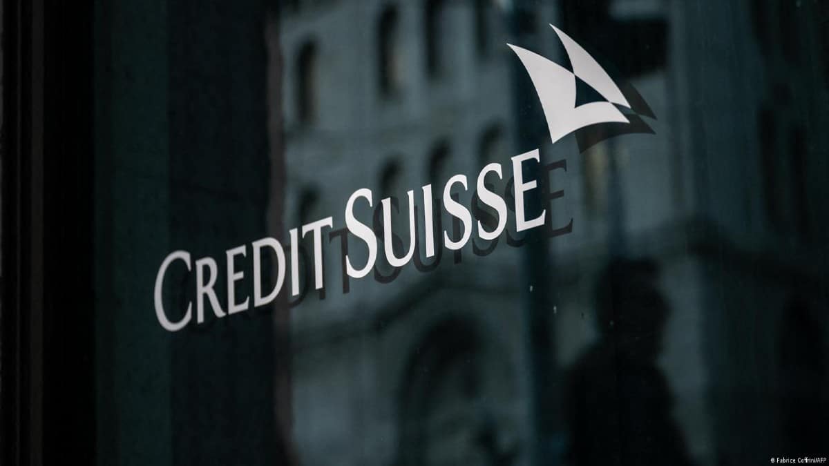 Σανίδα σωτηρίας για την Credit Suisse: Πρόταση 1 δισ. δολαρίων για την εξαγορά της από τη μεγαλύτερη ελβετική τράπεζα