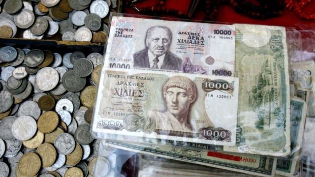 Χαμός με τις δραχμές: Τόσα ευρώ μπορείτε να τις πουλήσετε