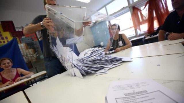 Εκλογές 2023 – Δημοσκόπηση Metron Analysis: Στις 7,4 μονάδες η διαφορά ΝΔ-ΣΥΡΙΖΑ και στο 11,8% το ΠΑΣΟΚ – Ζητούν αλλαγή και κυβέρνηση συνεργασίας