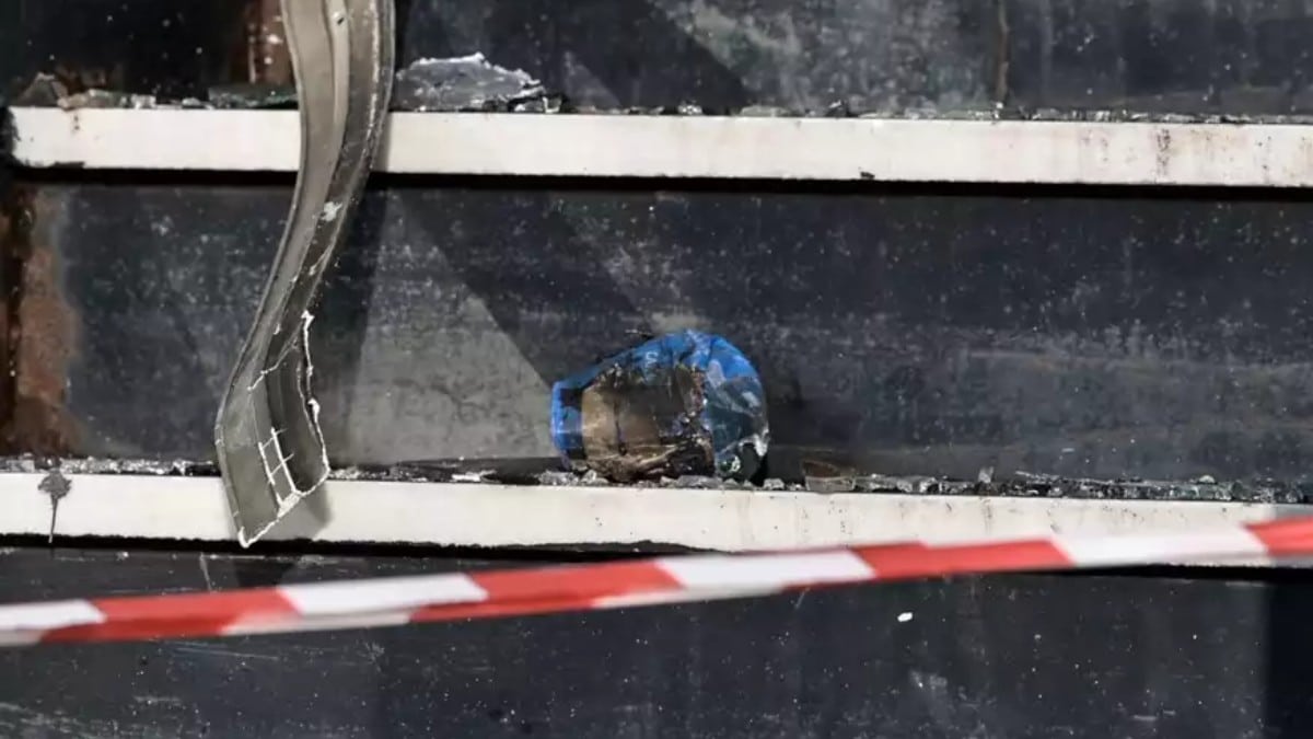 Συναγερμός στη Γλυφάδα: Εξερράγη εκρηκτικός μηχανισμός σε καφετέρια