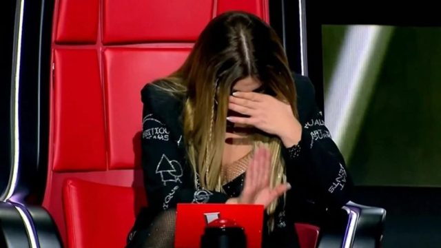 «Έλενα άστο κοπέλα μου… Κάποια αγόρια και κορίτσια ΓΕΝΝΙΟΥΝΤΑΙ Gay και κάποια Straight… Θα ξεχάσουμε και τα βασικά» – “Πετροβόλημα” της Παπαρίζου στο twitter για τα «άφυλα παιδιά»