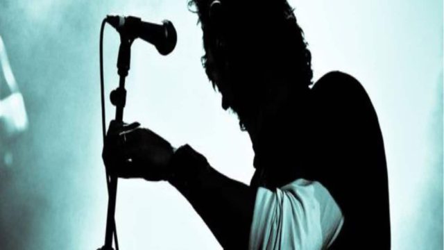 Έλληνας τραγουδιστής που σερβίρεται με ζαμπόν και τυρί… Το καμένο ανέκδοτο της ημέρας (21/3)