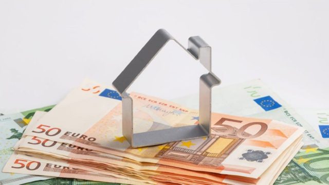 ΕΝΦΙΑ: Αντίστροφη μέτρηση για τα «ραβασάκια» – Πώς θα «ξεφουσκώσετε» τον λογαριασμό που έρχεται (Video)