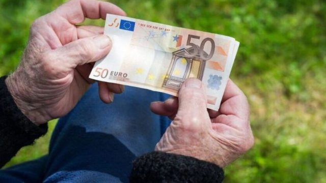 “Βρέχει” χρήμα: Προκαταβολές επικουρικών συντάξεων και επιδόματα από e-ΕΦΚΑ και ΔΥΠΑ – Ποιοι πληρώνονται σήμερα